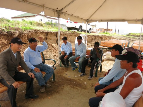 駐館曹大使為我承包廠商工程團隊打氣並對渠等在此打拼付出之辛勞表示感謝。