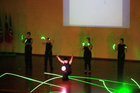 青年大使演出一景。