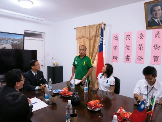 張顧問對於渠能在海外服務僑胞表示光榮，當繼續全力以赴，不負我政府及僑務委員會之期許。