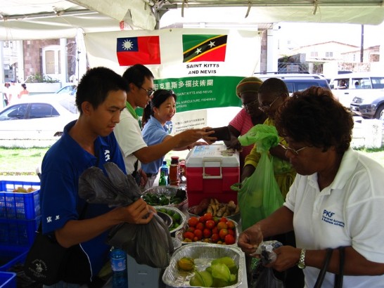 A continuous flow of consumers visit the Taiwan Technical Mission’s booth.