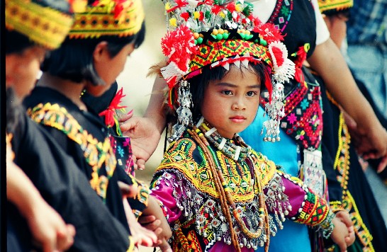 台灣原住民小女孩盛裝參加傳統節慶。(蘇禎祥　拍攝)