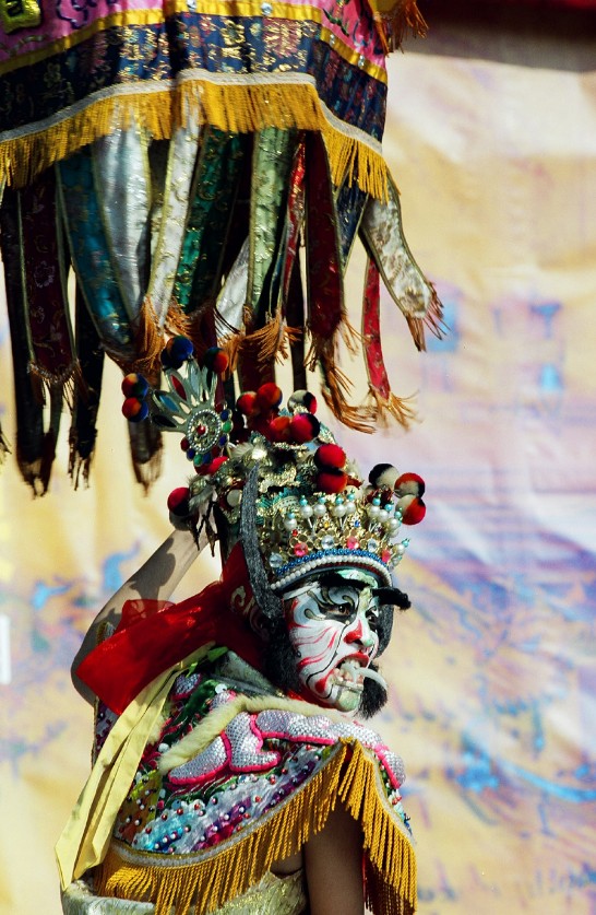 「파쟈쟝(八家將)」은 대만의 전통적인 사찰 맨 서두(序頭)행사로서 독특한 얼굴 분장과 복장, 순행(巡行)전 일단 화장(속칭 얼굴 공개)을 하면 절대 고기를 먹거나 말을 해서는 안되며, 행진 시에는 팔자걸음을 걷고, 위풍당당하게 사악함을 쫓아내고 있다. 