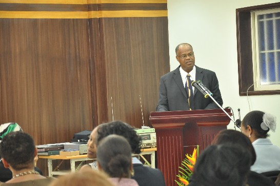 教育文化部長詹姆士致詞