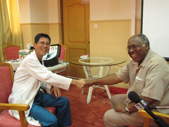 聖露西亞新聞局長Denys Springer專訪黃敏生醫師