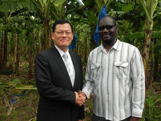 農業部長熊包提斯及章計平大使合影