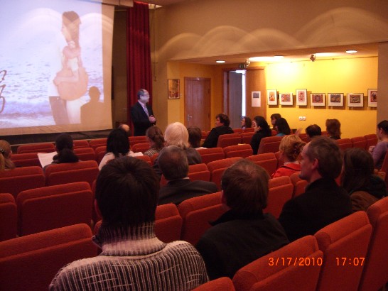 駐拉脫維亞代表處於3月17日下午下午5時至10時許於里加市拉脫維亞國家學術圖書館舉辦「台灣電影展」，放映「海角七號」、「最好的時光」兩部國片，計有漢學界及文化界50餘人參加。駐拉脫維亞代表王建業及該館館長Venta KOCERE曾分別致詞，歡迎來賓出席。