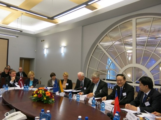 葛大使與台拉立三國代表團團長出席會議