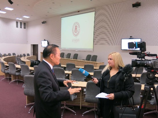 葛代表接受立陶宛INIT電視台記者採訪