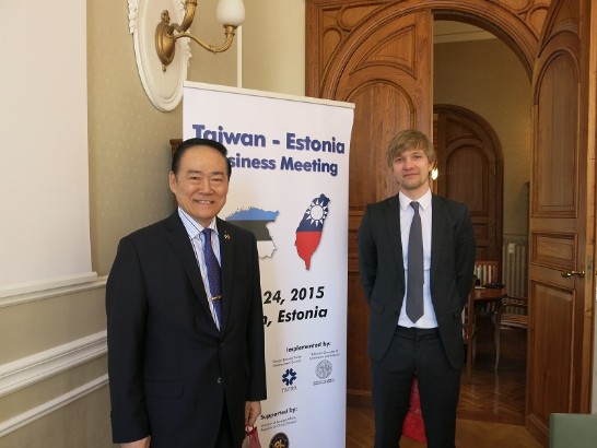 葛大使與愛沙尼亞經濟部代表合影