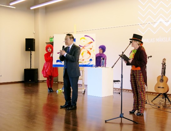 駐拉脫維亞代表處大使葛光越在尤馬拉市(Jurmala)藝術學校創校典禮上致詞