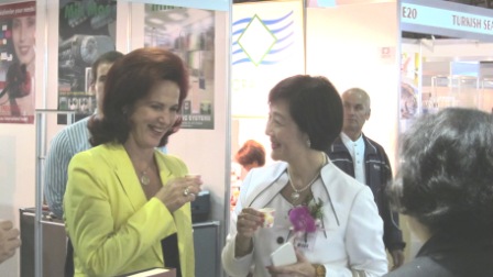 Hon. Solvita Aboltina , Speaker of the Latvian Parliament, and Madame Ko, enjoy the Taiwanese product 