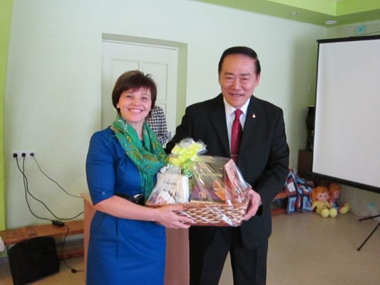 Amb. Ko provided gifts to the Saldus Family Support Day Center