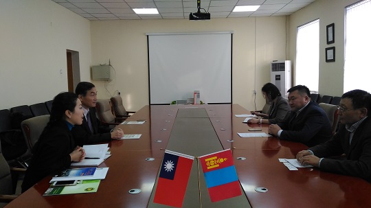 駐蒙古代表處黃代表國榮拜會蒙古大學聯盟主席