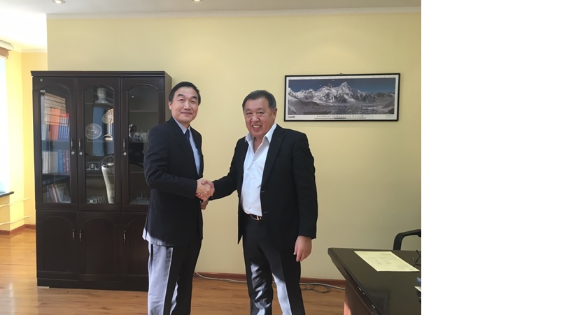 黃代表拜會蒙古每日報紙協會會長