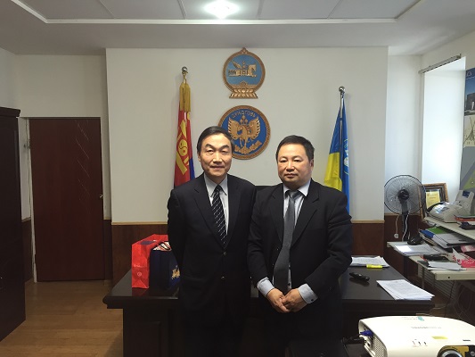 本處黃代表於中戈壁省省長辦公室與其會晤