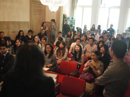 台灣專業青年協會於6月8日在駐荷蘭代表處舉辦法律諮詢座談會活動，活動內容包括簽證、居留、稅務等與工作及在荷蘭生活相關的大小問題