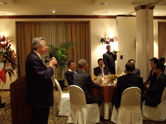 El Sr. Eric Chiang, anfrion de la cena llevada a cabo el 16 de marzo de 2009 con los exhibidores taiwanes,hizo uso de palabras para desearles a todos gran exito durante la gira comercial.