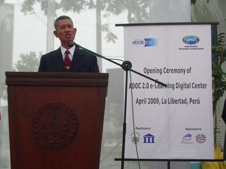 El Sr. Lien-sheng Huang, representante de la Oficina Economica y Cultural de Taspei en el Peru, hace uso de palabra en la inauguracion del Centro Digital de Aprendizaje ADOC 2.0 en la Region La Libertad, 29 de abril de 2009.