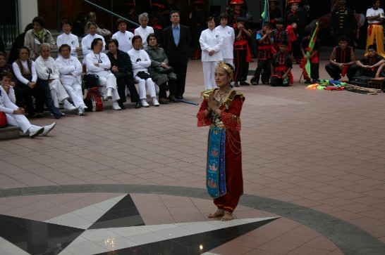 Demostracion danza aborigen, maestra Ku