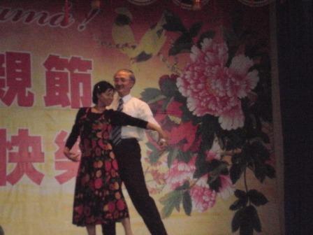 黃代表夫婦即席表演獲滿堂喝采