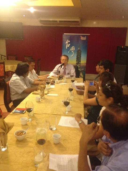 為利擴大本(103)年度本處辦理「教育部台灣獎學金及華語文獎學金」之宣傳效益，及增進秘魯各界對台、秘雙邊交流現況之認識，本處吳大使進木於本(2)月6日主持記者會，說明獎學金相關計畫及本處推動之小型援助計畫內容。