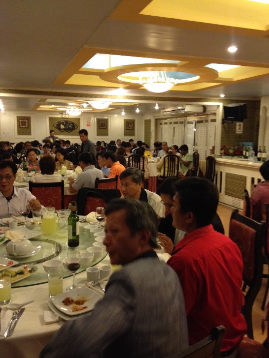 我旅秘魯台灣商會於1月30日（星期四）晚間七時三十分假利馬富豪中餐廳舉辦春節除夕晚宴，我駐秘魯代表處吳大使進木夫婦偕全體同仁出席，與旅秘台灣僑胞及秘魯友人80餘人團聚圍爐，晚宴充滿家庭團聚之歡樂氣氛。