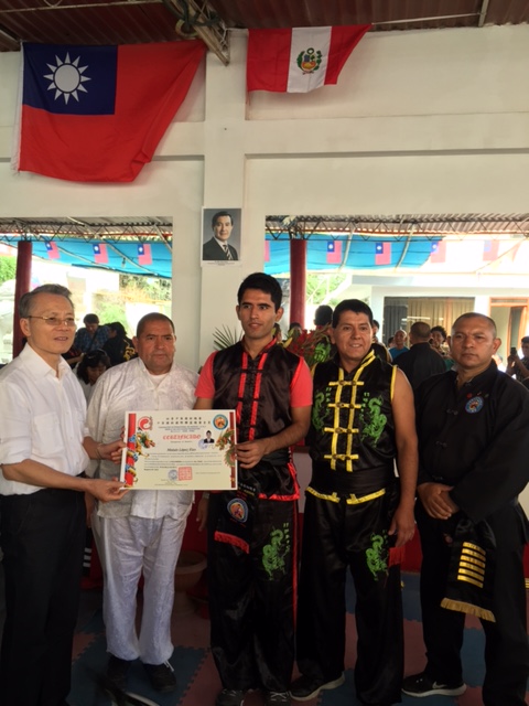 秘魯中華國術總會於本月24日在利馬市舉辦國術及太極拳教練及學員晉級儀式，來自秘魯、紐西蘭及美國代表150餘人參加，氣氛熱烈。