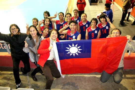 8日至15日我團出賽期間，吳大使夫婦、代表處同仁及旅秘僑民踴躍出席觀賽，僑胞更於現場揮舞國旗為我選手加油打氣，現場氣氛熱絡。