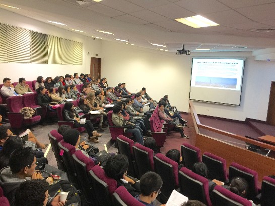 San Martin de Porres大學師生聆聽吳大使演說情形