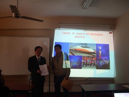 10月24日(週六)上午10時40分至11時20分新聞組朱組長盛鴻應邀前往國立工程大學土木工程學院演講，說明基本國情及台灣獎學金申辦事宜並接受頒發感謝狀。