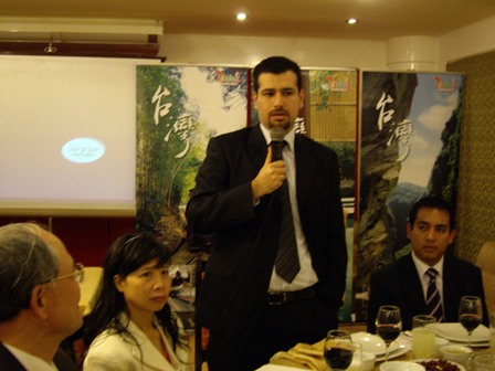 「秘魯台灣國合之友會」主要聯絡人Luis Rosa-Perez自我介紹