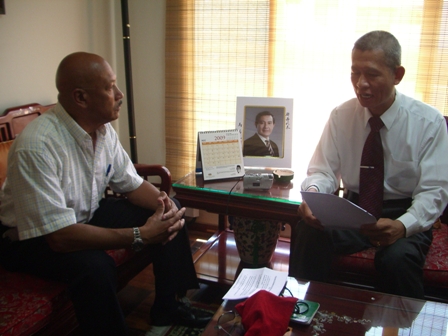 駐秘魯黃代表聯昇接受「快報」截稿主編Mr. Victor Cortez專訪，說明台秘經貿關係(2009.03.10)。