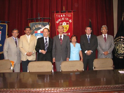 演講後黃代表與Villarreal大學教育學院院長等合影