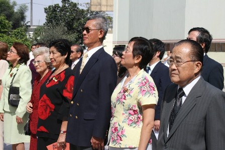 黃代表夫婦參加中華三民聯校慶祝母親節升旗典禮