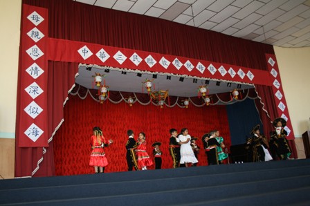 「中華三民聯校」小學生舞蹈表演慶祝母親節