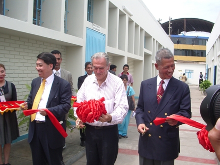 2009.4.29 黃代表聯昇、自由省省長Murgia Zannier 及「中華台北」ADOC秘書處龔副執行長仁文為ADOC2.0自由省電子學習中心剪綵。