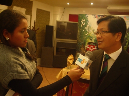 2009.09.10駐秘魯代表處新聞組長朱盛鴻於記者會後接受第6台專訪。