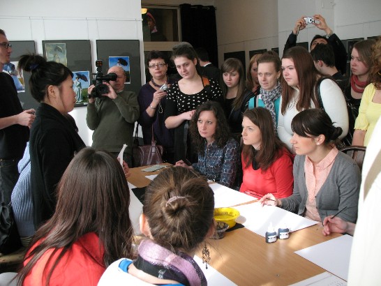 台灣畫境照片展於拉當市開幕與安養院捐贈儀式 08