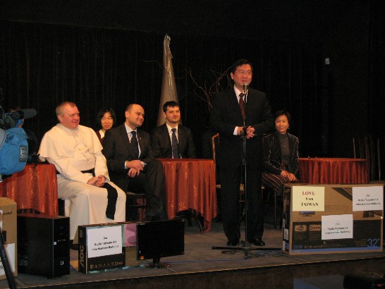 Sublime Taiwan Photo Exhibition &amp; Donation to Hospice in Radom 01