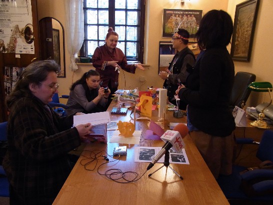 The presentation of Mr.Hsin-fu Hung in the the Radom Cultural Center. 1