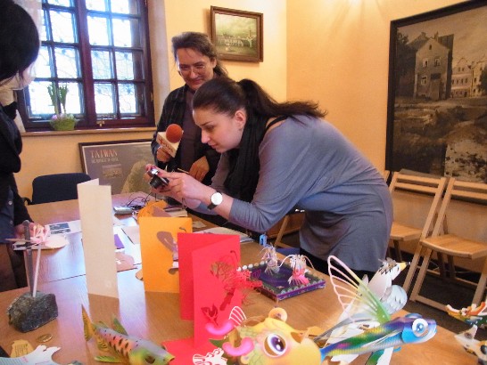 The presentation of Mr.Hsin-fu Hung in the Radom Cultural Center. 2