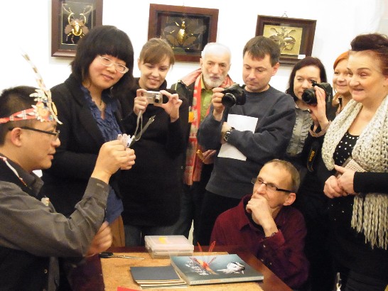 The presentation of Mr.Hsin-fu Hung in the Radom Cultural Center. 2