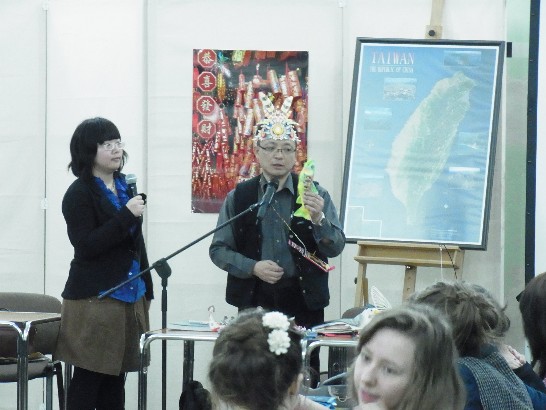 The presentation of Mr.Hsin-fu Hung in the Radom Art School. 01