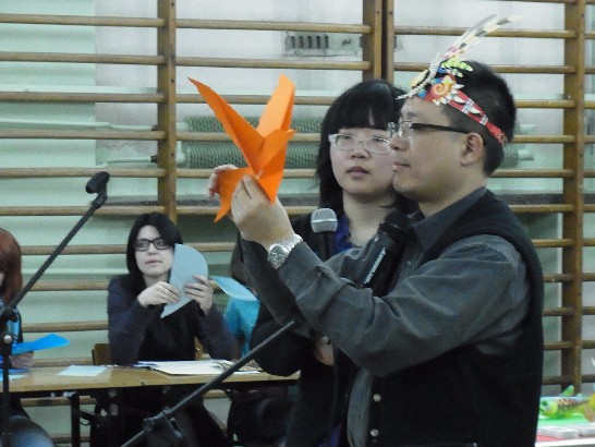 The presentation of Mr.Hsin-fu Hung in the Radom Art School. 04