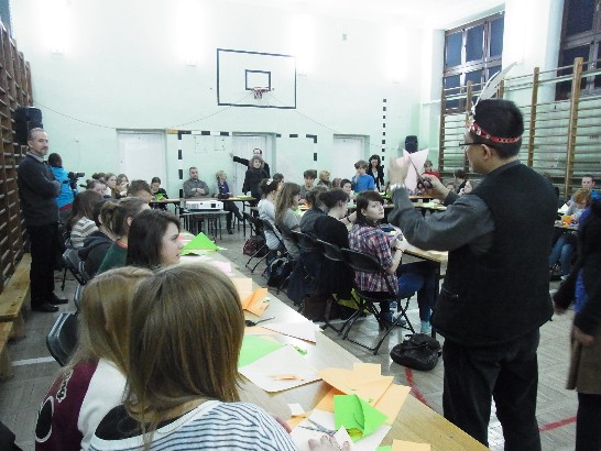 The presentation of Mr.Hsin-fu Hung in the Radom Art School. 05