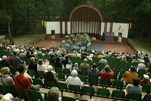 Lan Yang Dancers in Park Powsin, Warsaw