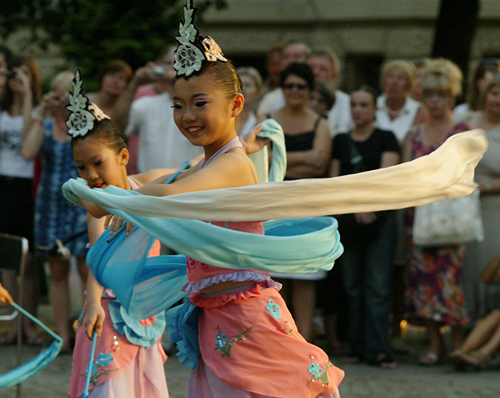 HonWa Folk Dance Troupe in Lodz 08
