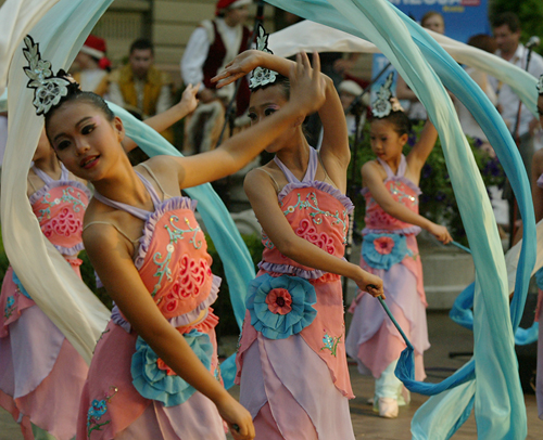 HonWa Folk Dance Troupe in Lodz 10