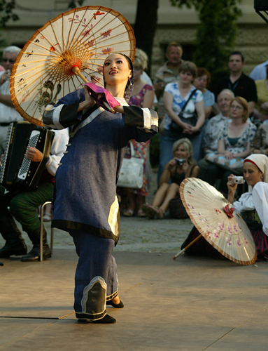 HonWa Folk Dance Troupe in Lodz 18