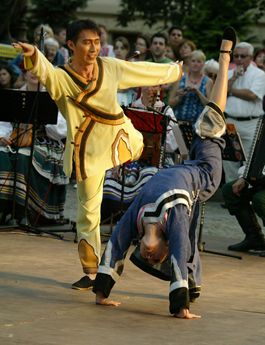 HonWa Folk Dance Troupe in Lodz